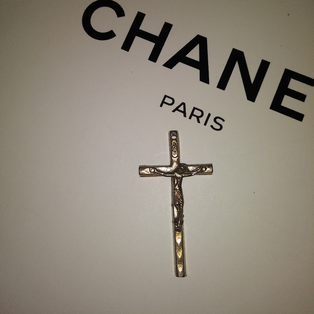Cross pendant